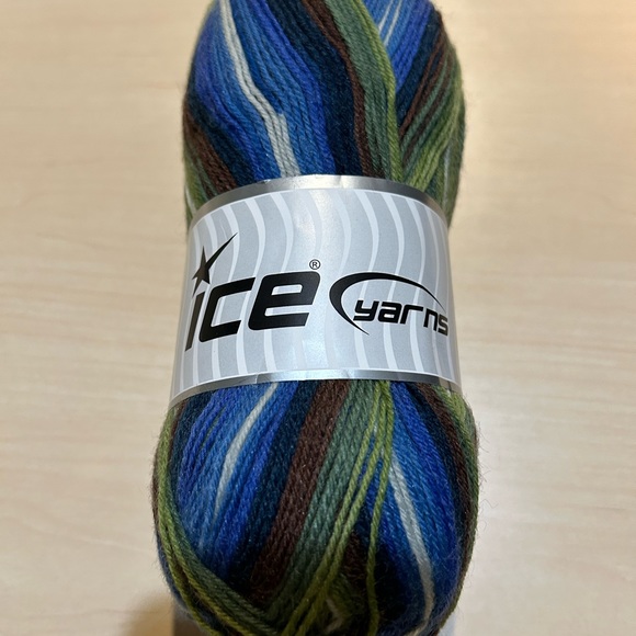 Handmade fingerless mittens - Picture 5 of 5